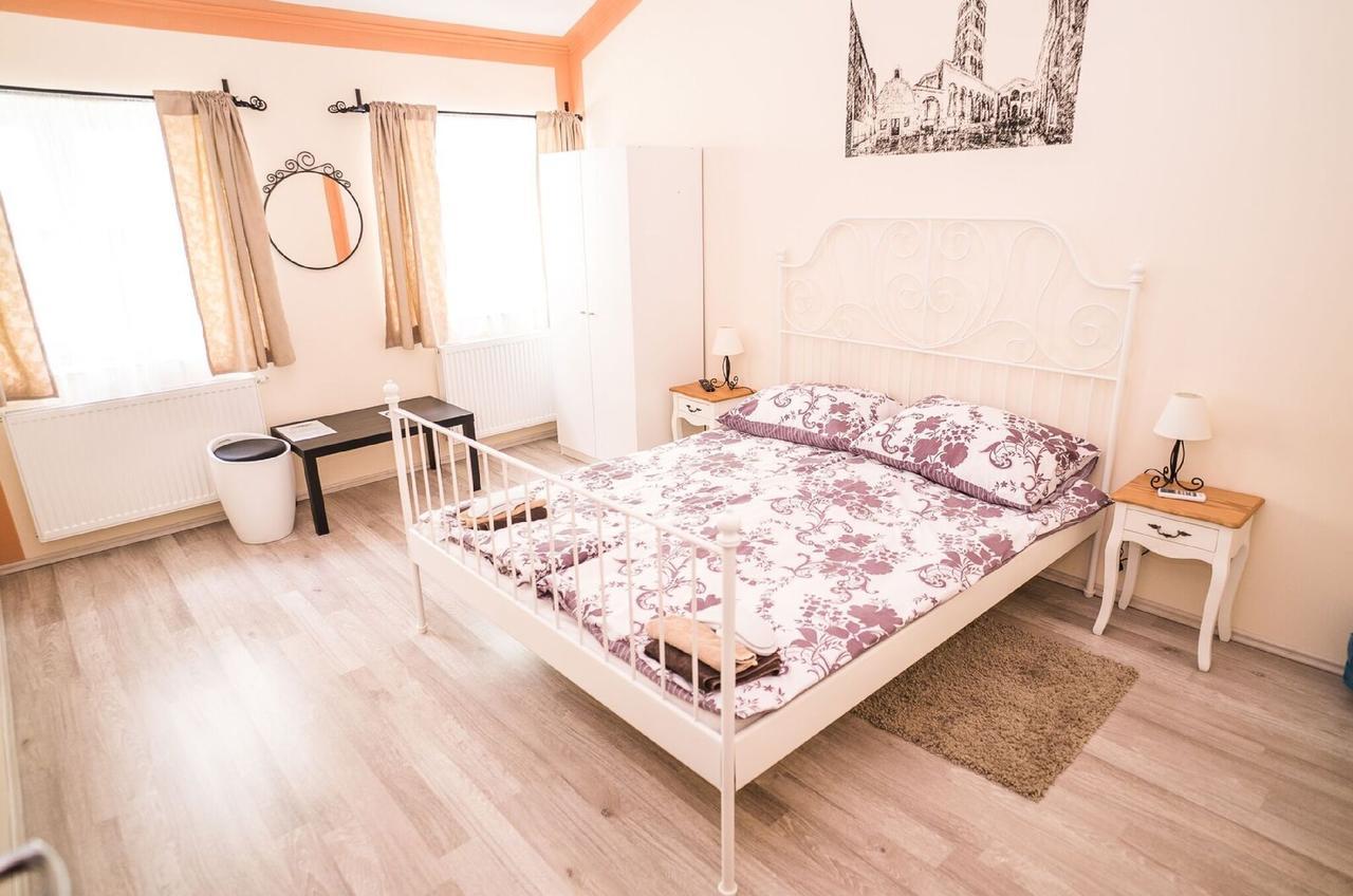 Boutique Hostel Kings N' Queens Zagreb Phòng bức ảnh
